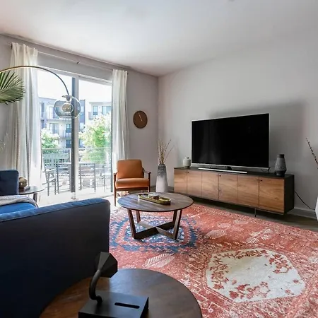 Black Swan - Heart Of Downtown - Midcentury With Patio Appartement